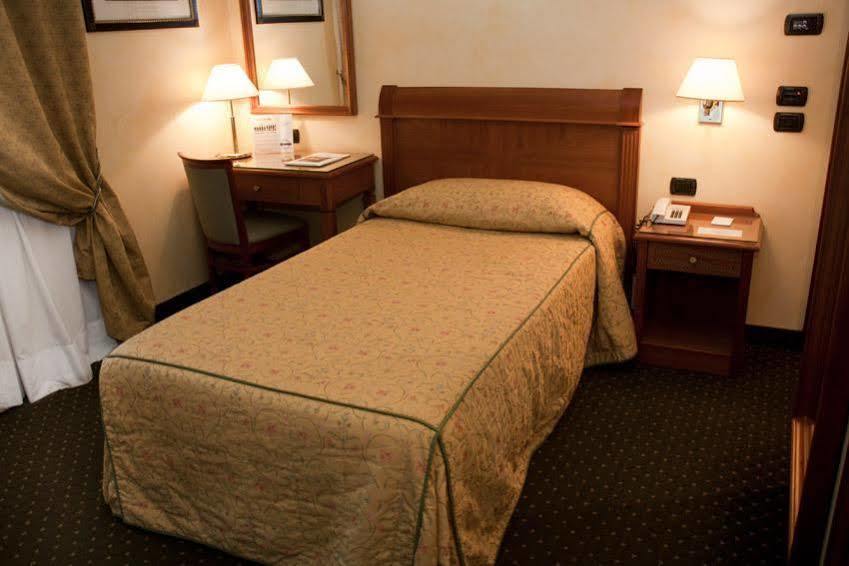Hotel Touring Coccaglio Екстер'єр фото